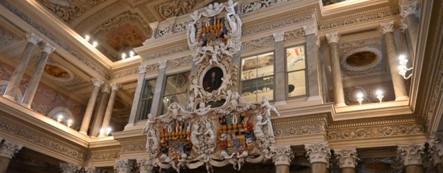Die barocke Innenausstattung der Schlosskirche St. Trinitatis in Eisenberg.